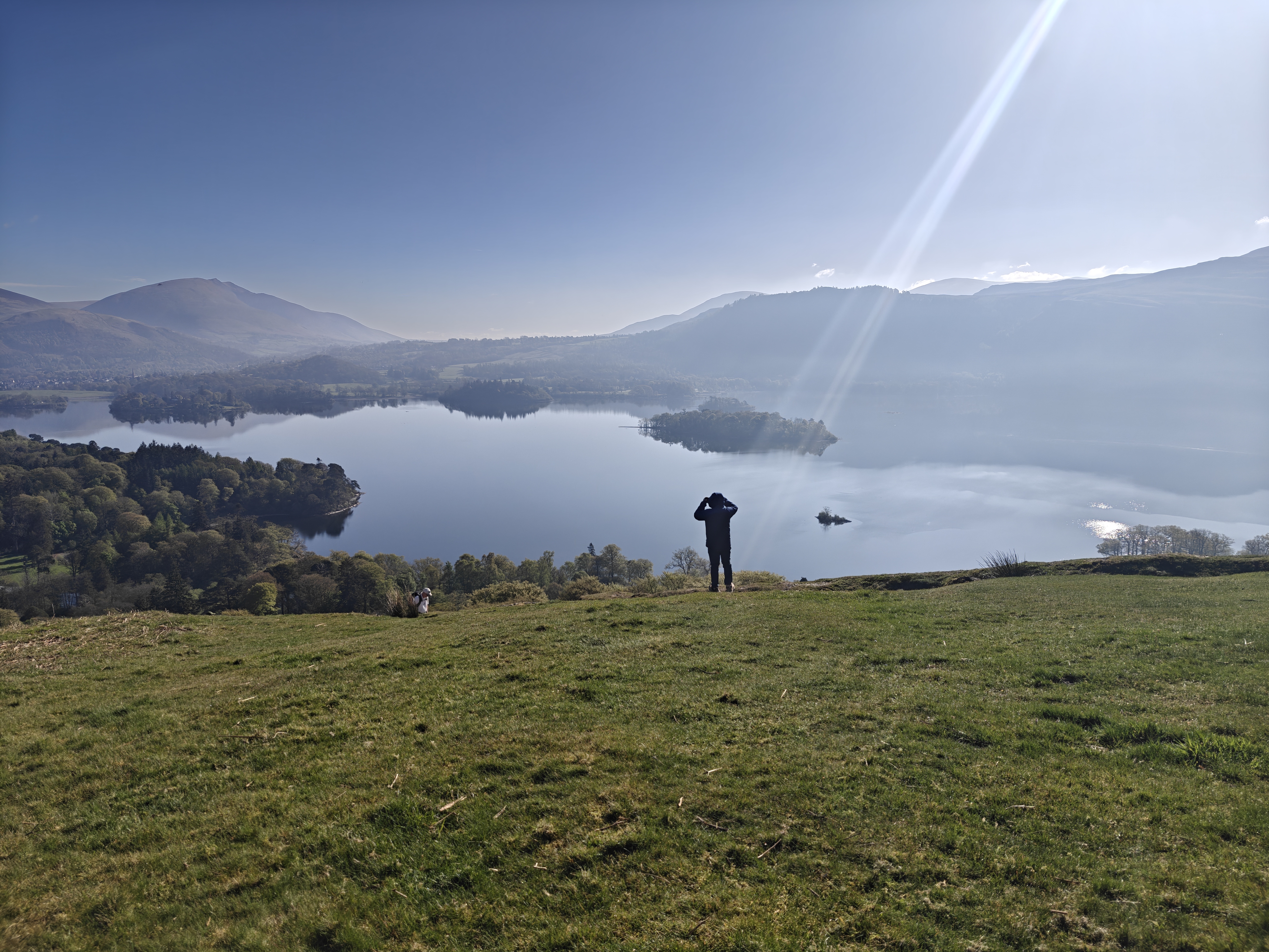 Cat Bells trailhead with sunlight on the lake